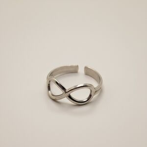 Elegant Silver Infinity Ring